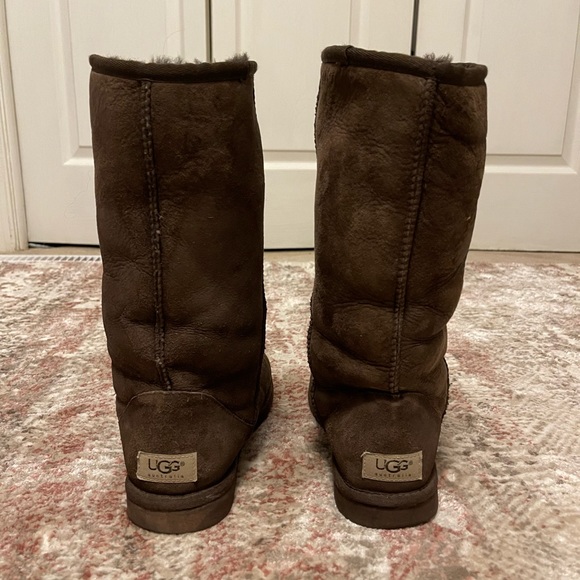 UGG Women’s Classic II Short Boots - Picture 2 of 5